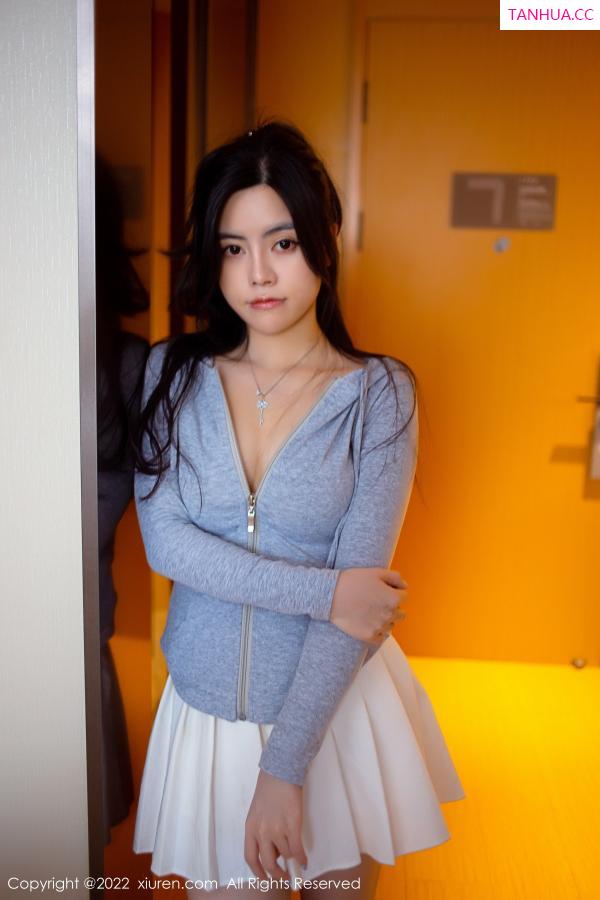 白甜  [XiuRen]高清写真图 2022.11.30 No.5929 白甜 美腿丰腴第35张图片